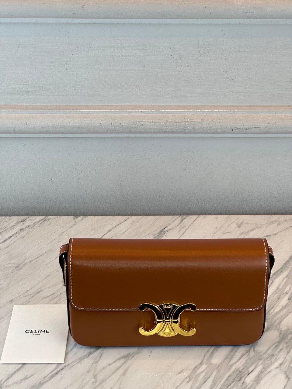 Celine Doğal Dana Derisinden Yapılmış Claude Omuz Çantası Ten Rengi - Glimmer of Luxury