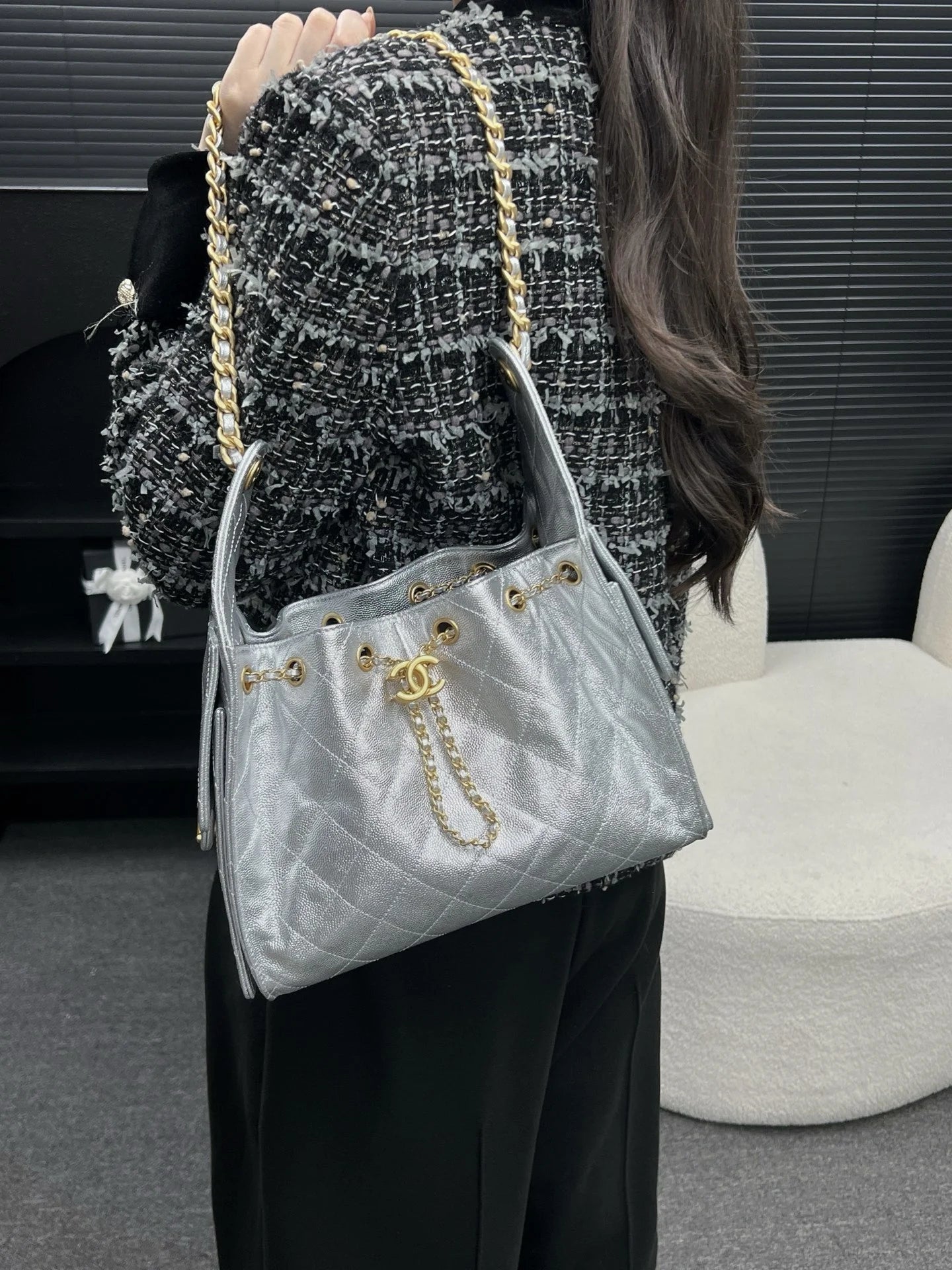 Chanel 25C Orta Boy Hobo Seyahat Çantası - Glimmer of Luxury