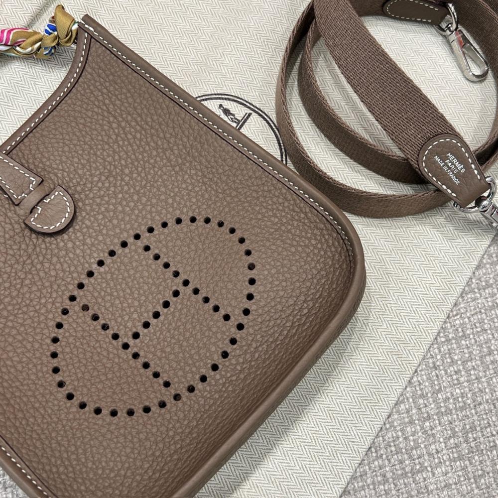 Hermès Evelyne 16cm Togo Leather Shoulder Bag