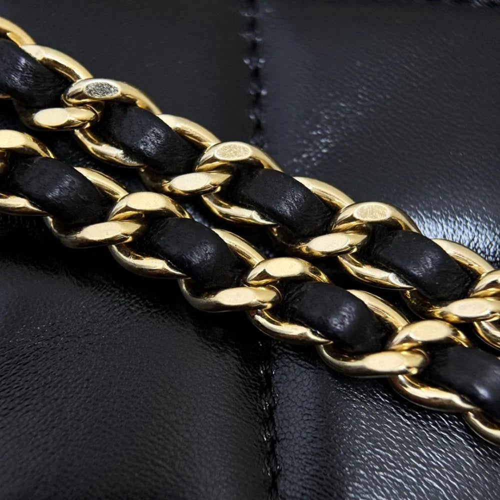 Chanel Parlak Kuzu Derisi Mini Kamera Kılıfı - Glimmer of Luxury