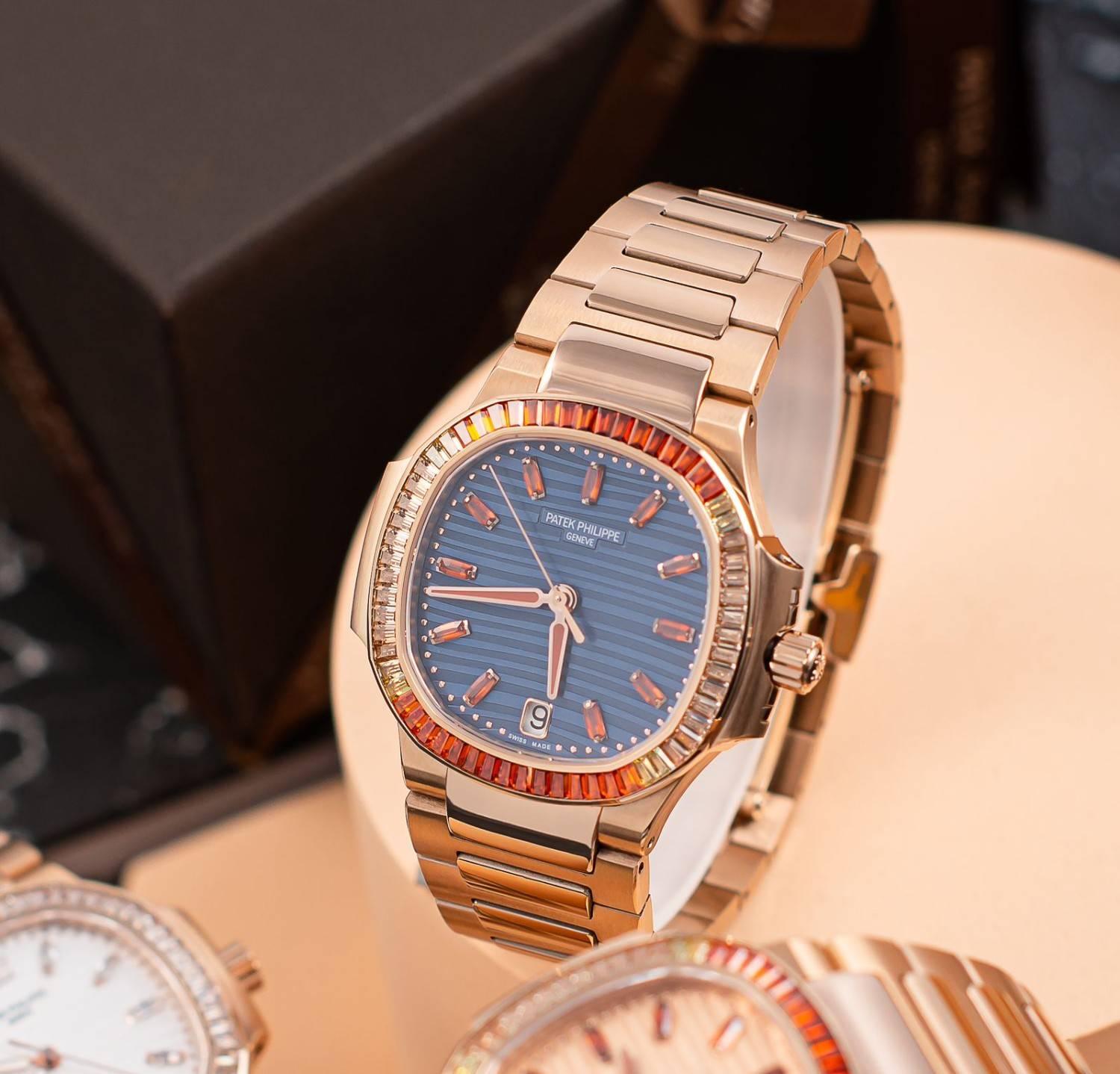 Patek Philippe Nautilus Bayan 7118/1200 - Glimmer of Luxury