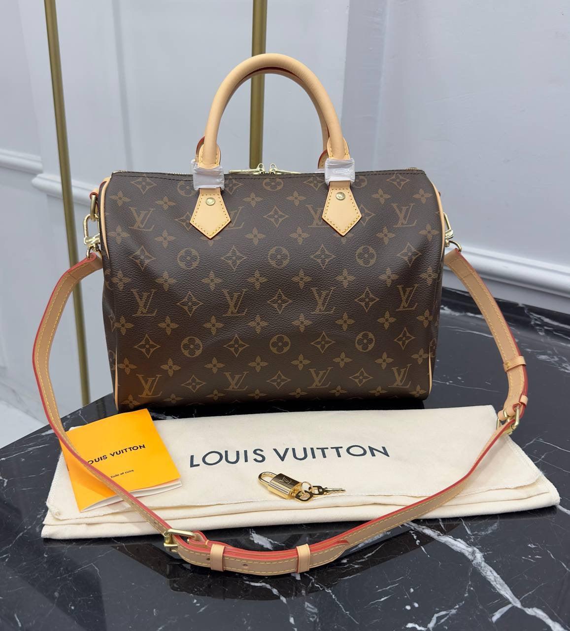 Louis Vuitton
Speedy Bandouliere 30 - Glimmer of Luxury