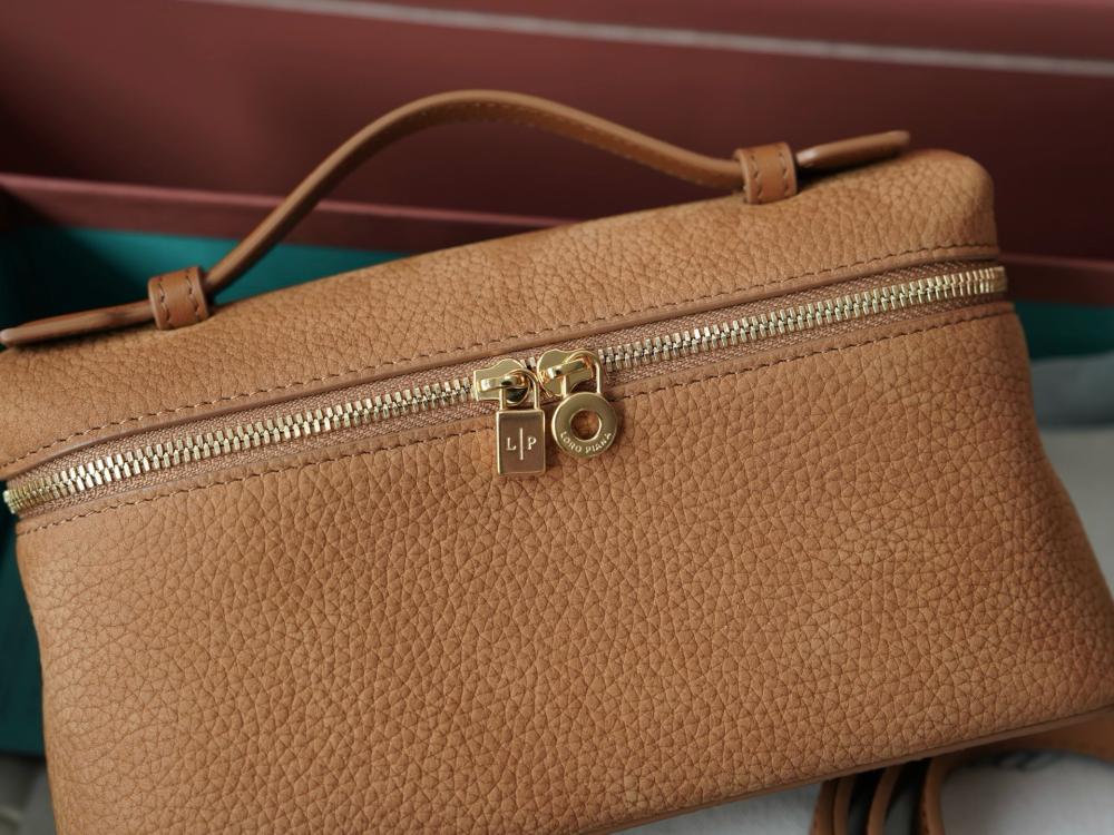 Loro Piana – Extra Pocket L19 (Camel / Light Skin Color)