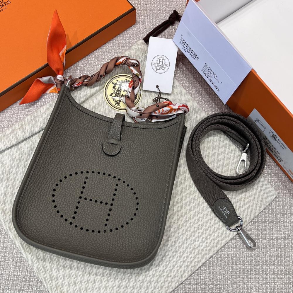 Hermès Evelyne 16cm Togo Leather Shoulder Bag