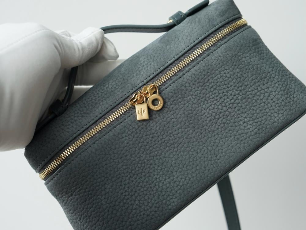 Loro Piana – Extra Pocket L19 (Grey Blue)