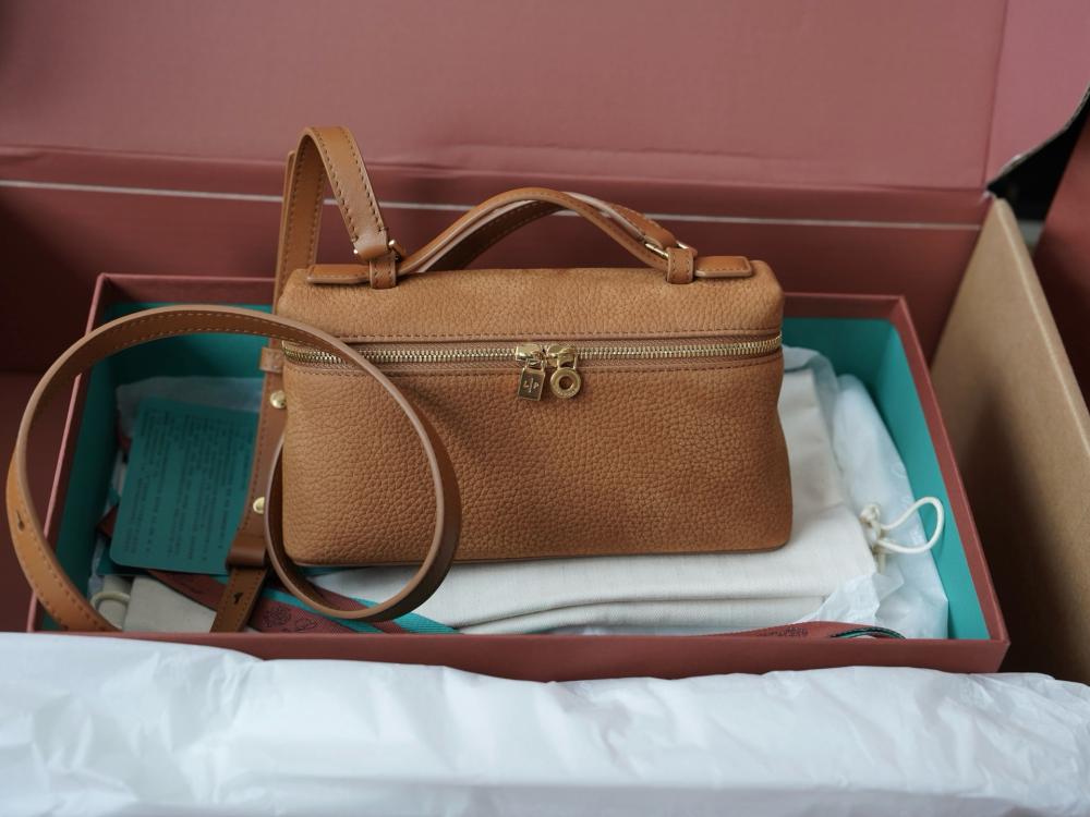 Loro Piana – Extra Pocket L19 (Camel / Light Skin Color)