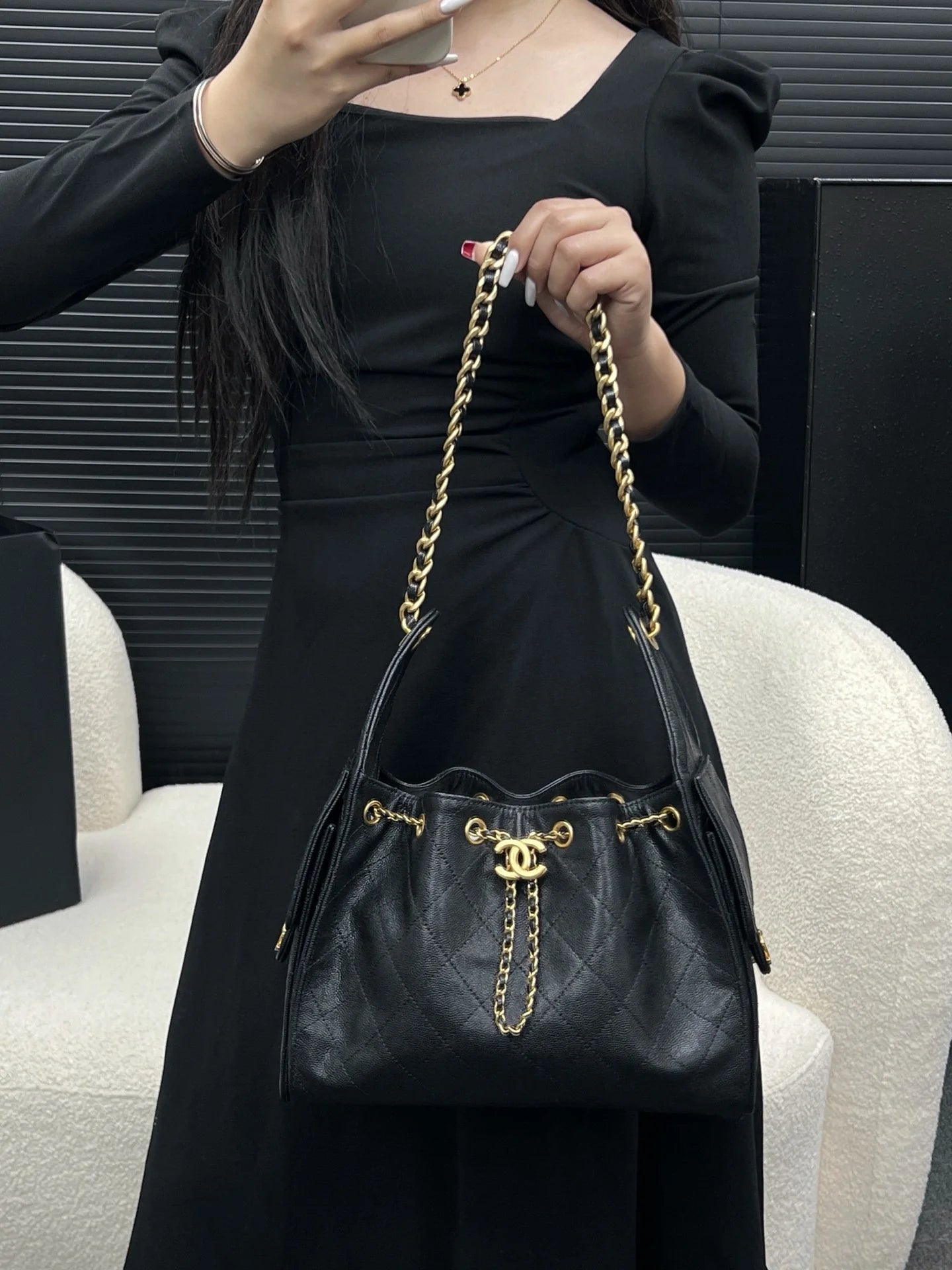 Chanel 25C Orta Boy Hobo Çanta - Glimmer of Luxury