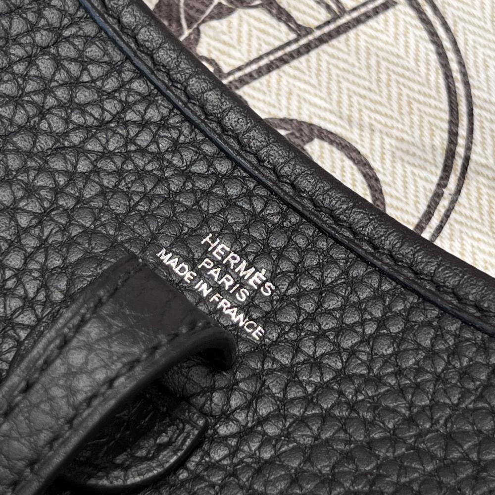 Hermès Evelyne 16cm Togo Leather Shoulder Bag