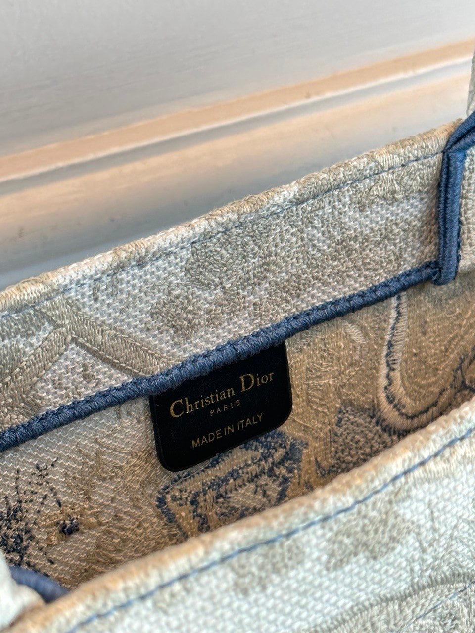 Christian Dior Büyük Mavi Toile de Jouy Degrade Nakış - Glimmer of Luxury