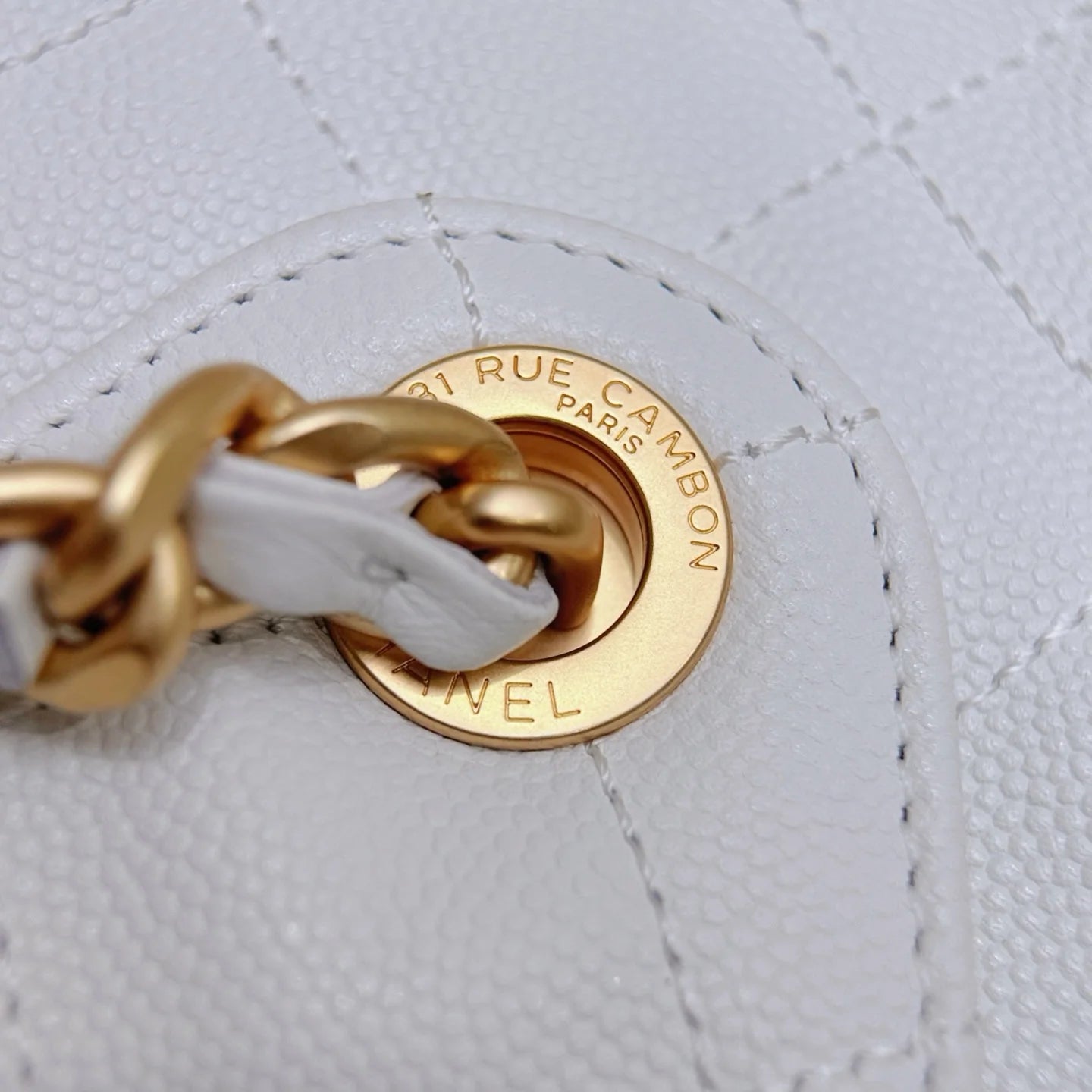 Chanel 25C Orta Boy Hobo Seyahat Çantası - Glimmer of Luxury