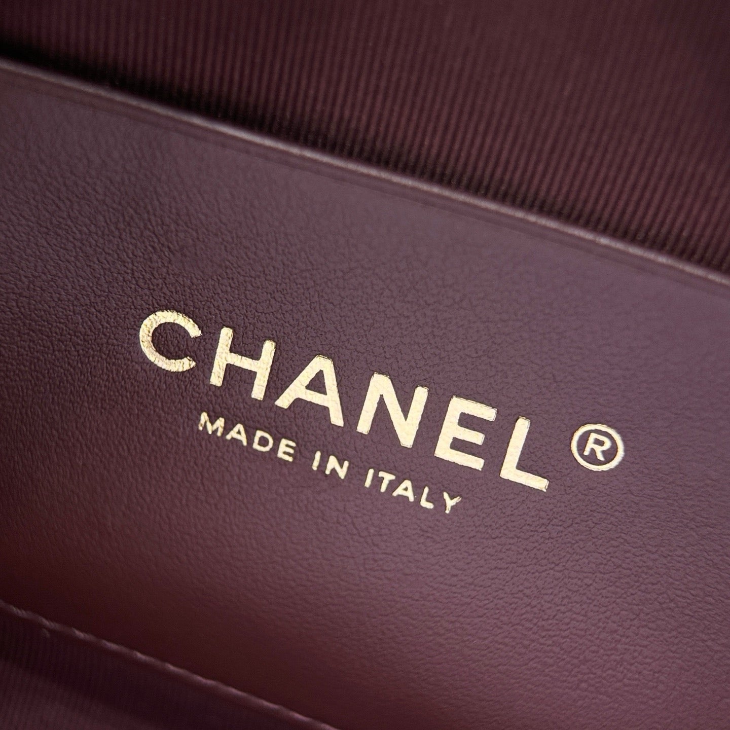 Chanel Mini Timeless Classic Varil Çanta Parlak Havyar Açık Altın Donanım - Glimmer of Luxury