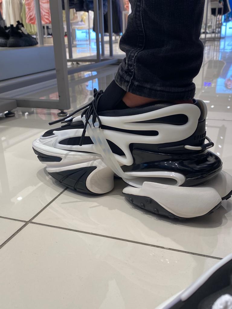 Balmain Unicorn Spor Ayakkabı - Siyah & Beyaz - Glimmer of Luxury