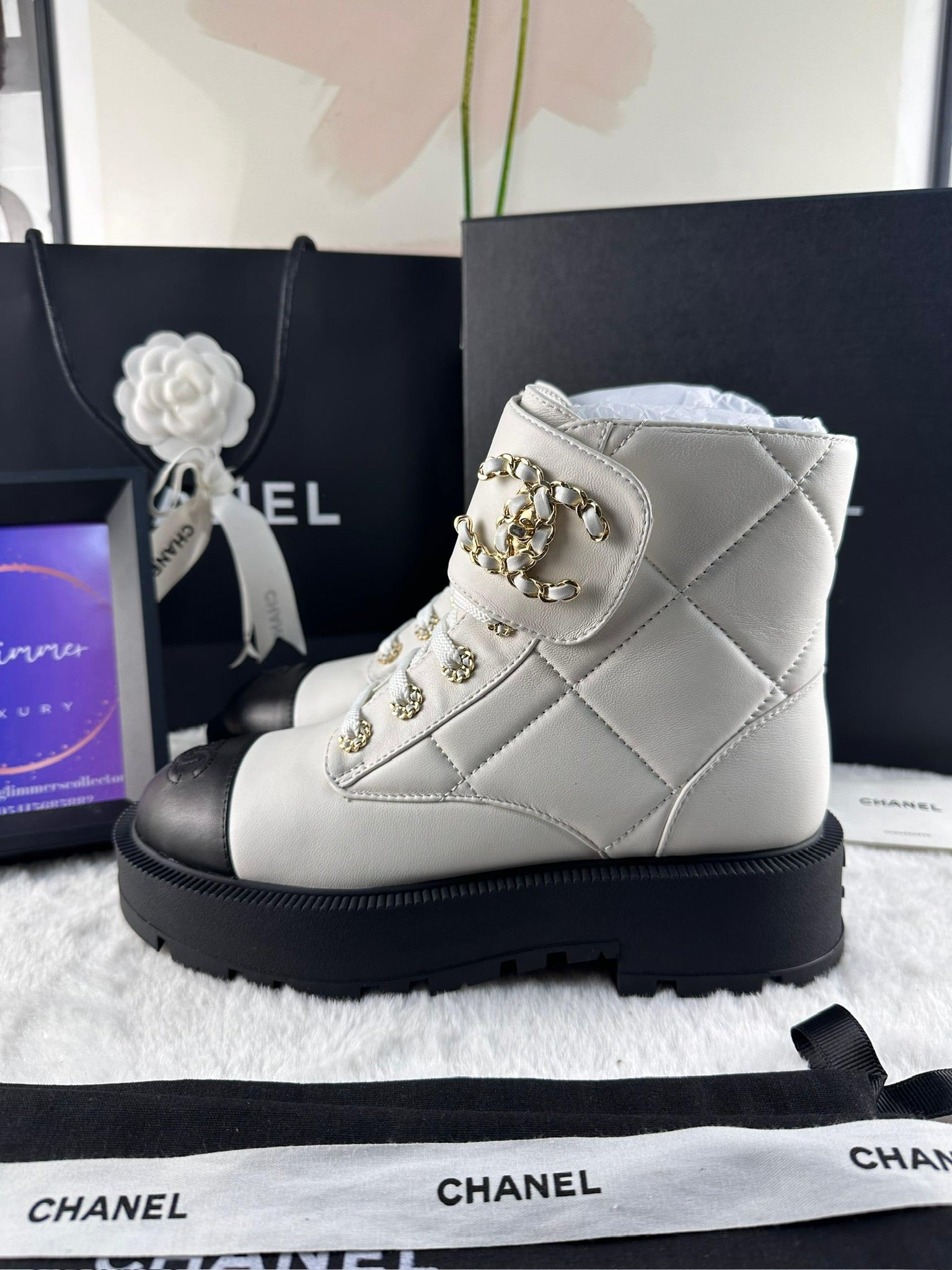 Chanel Parlak Keçi Derisi Dana Derisi Kapitone Savaş Botu - Glimmer of Luxury