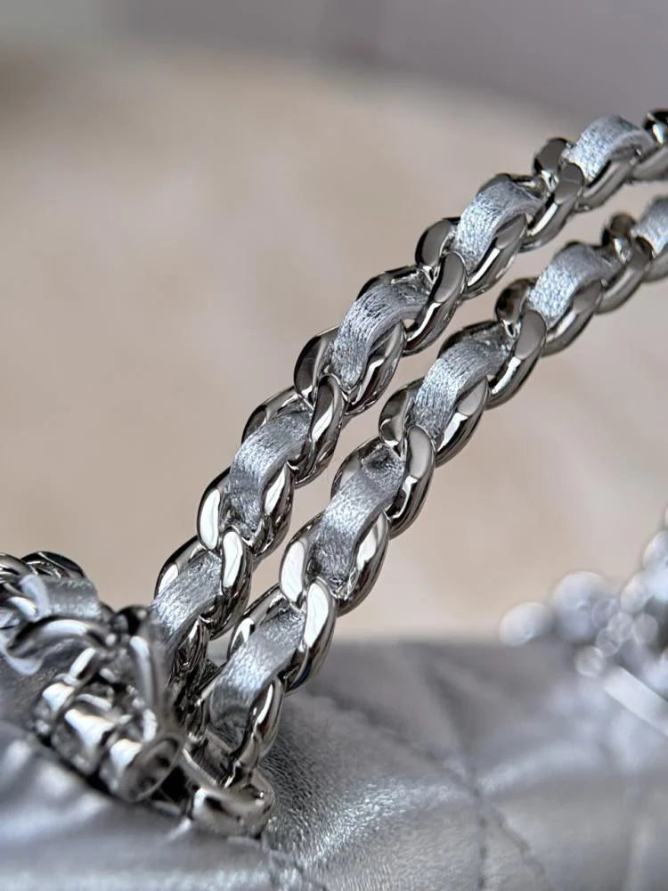 Chanel 25C حقيبة يد مزودة بسلسلة