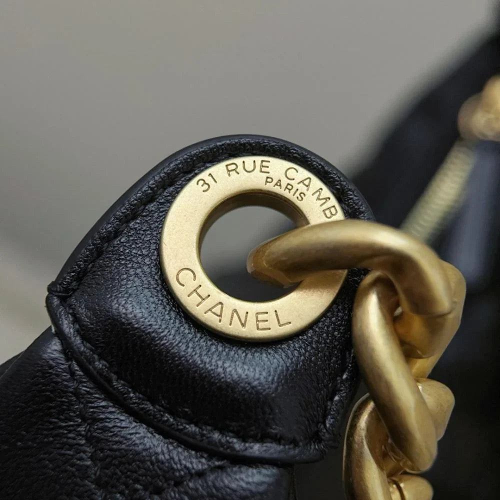 Chanel Büyük Hobo Kargo Çantası Dana Derisi Siyah GHW - Glimmer of Luxury