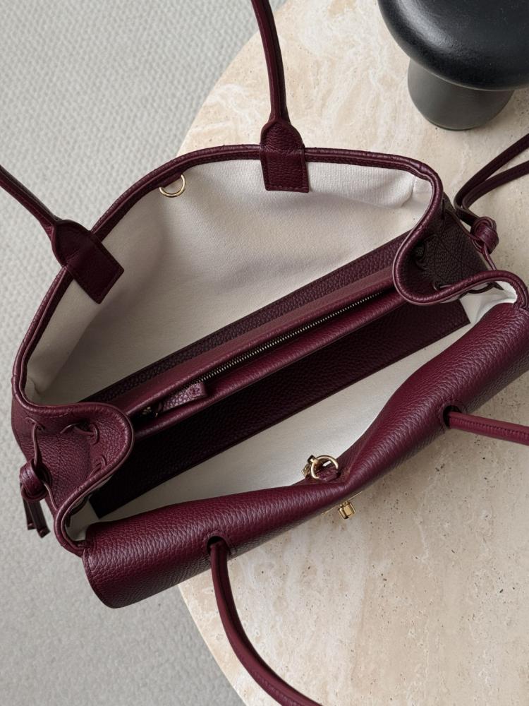 Chanel Urban Essentials Küçük Alışveriş Çantası