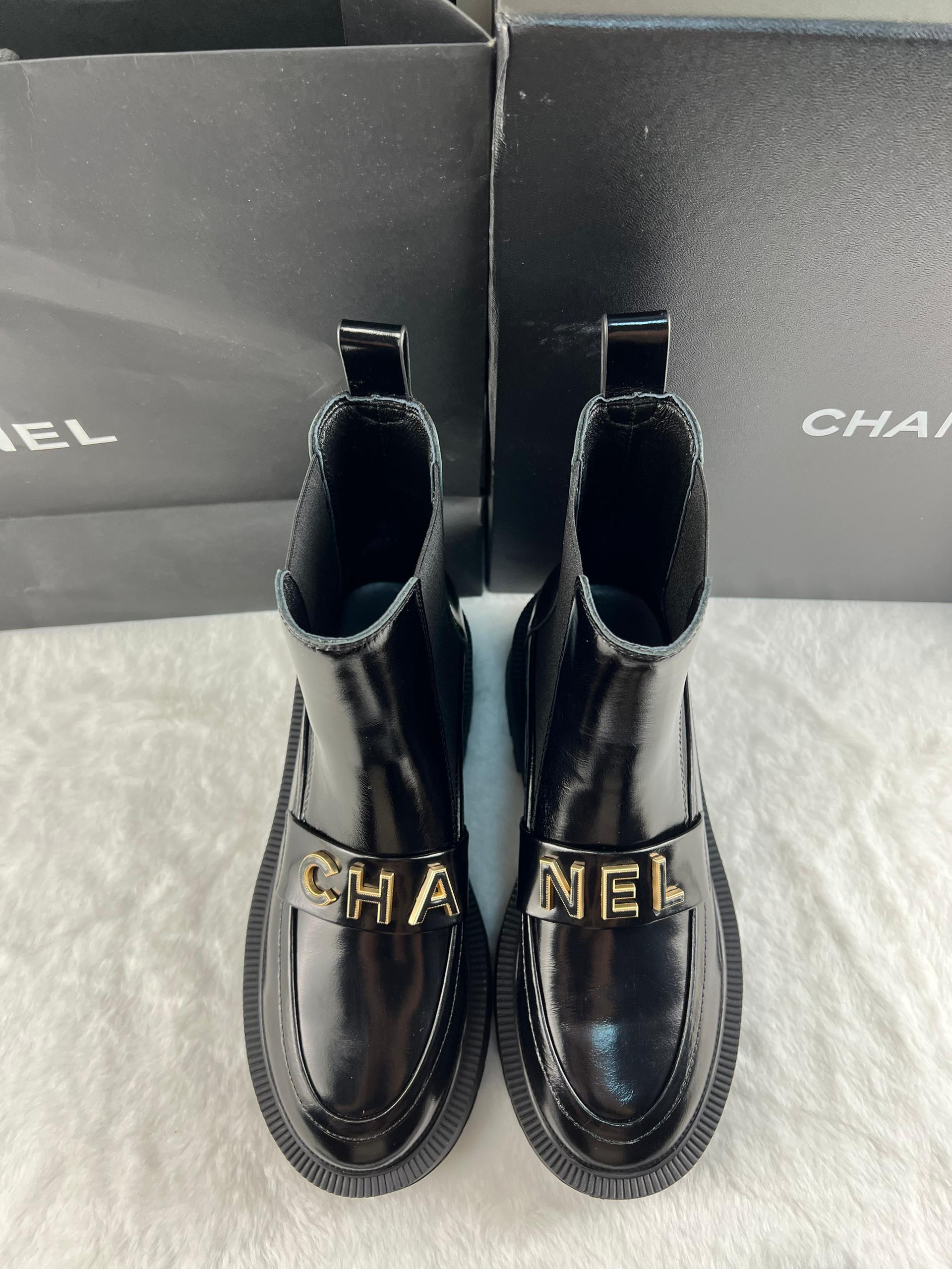 Chanel S24 Kısa Botlar - Glimmer of Luxury