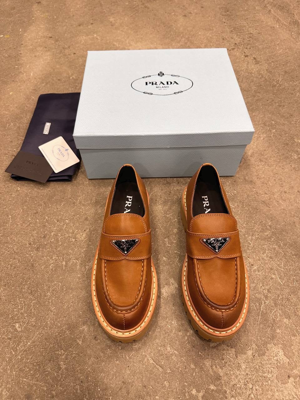 Prada Deri Mokasen - Glimmer of Luxury