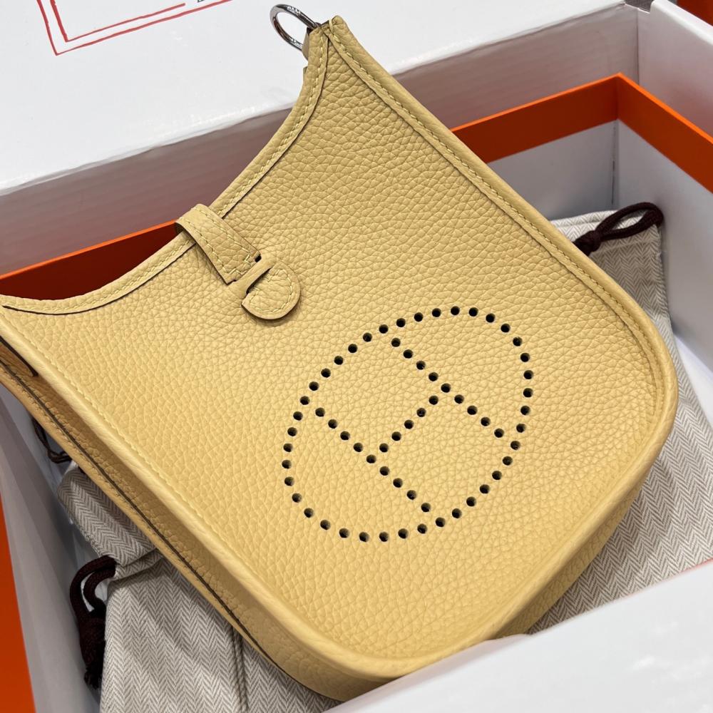 Hermès Evelyne 16cm Togo Leather Shoulder Bag