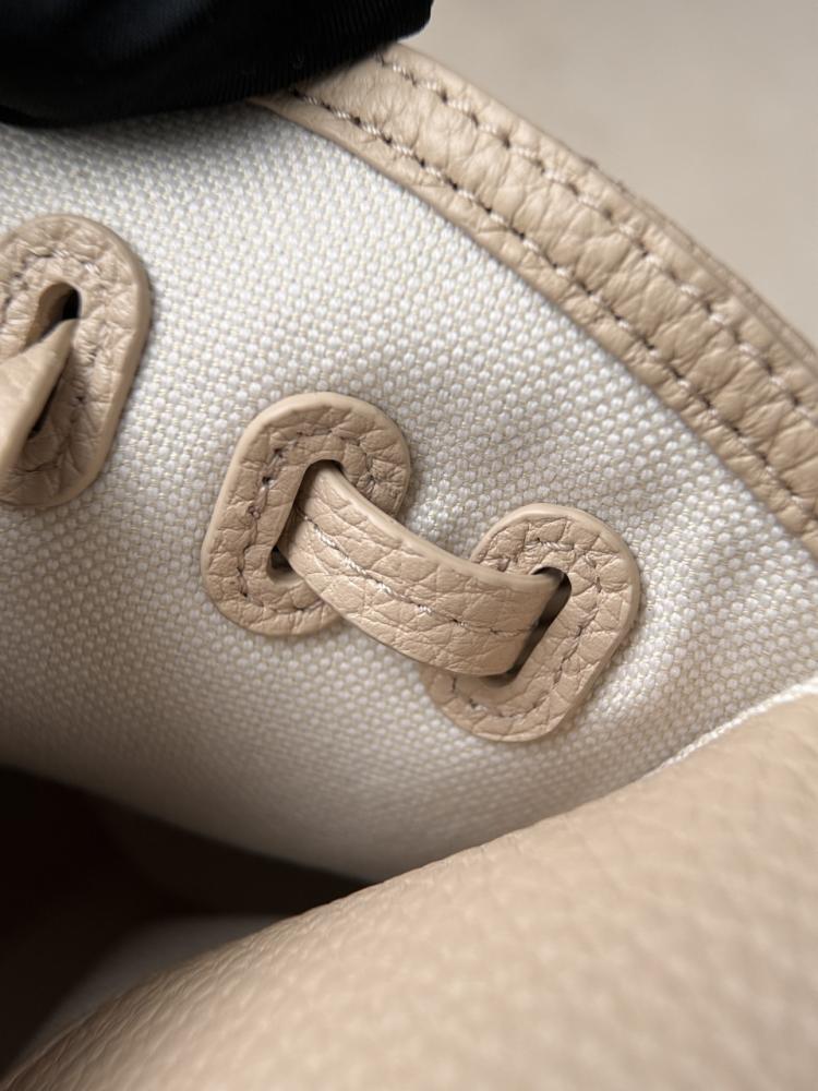 Chanel Urban Essentials Küçük Alışveriş Çantası