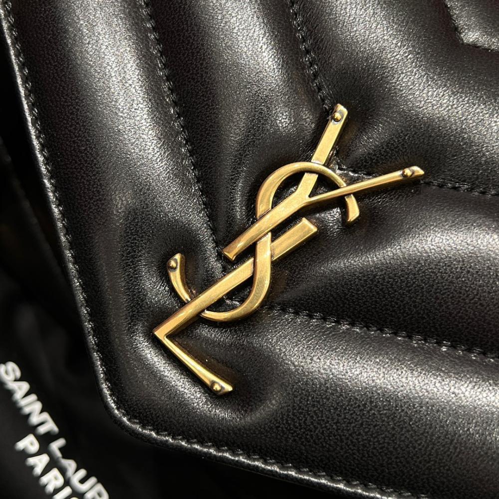 Saint Laurent MATELASSÉ Kuzu Derisindeki LOULOU Küçük Çanta - Glimmer of Luxury