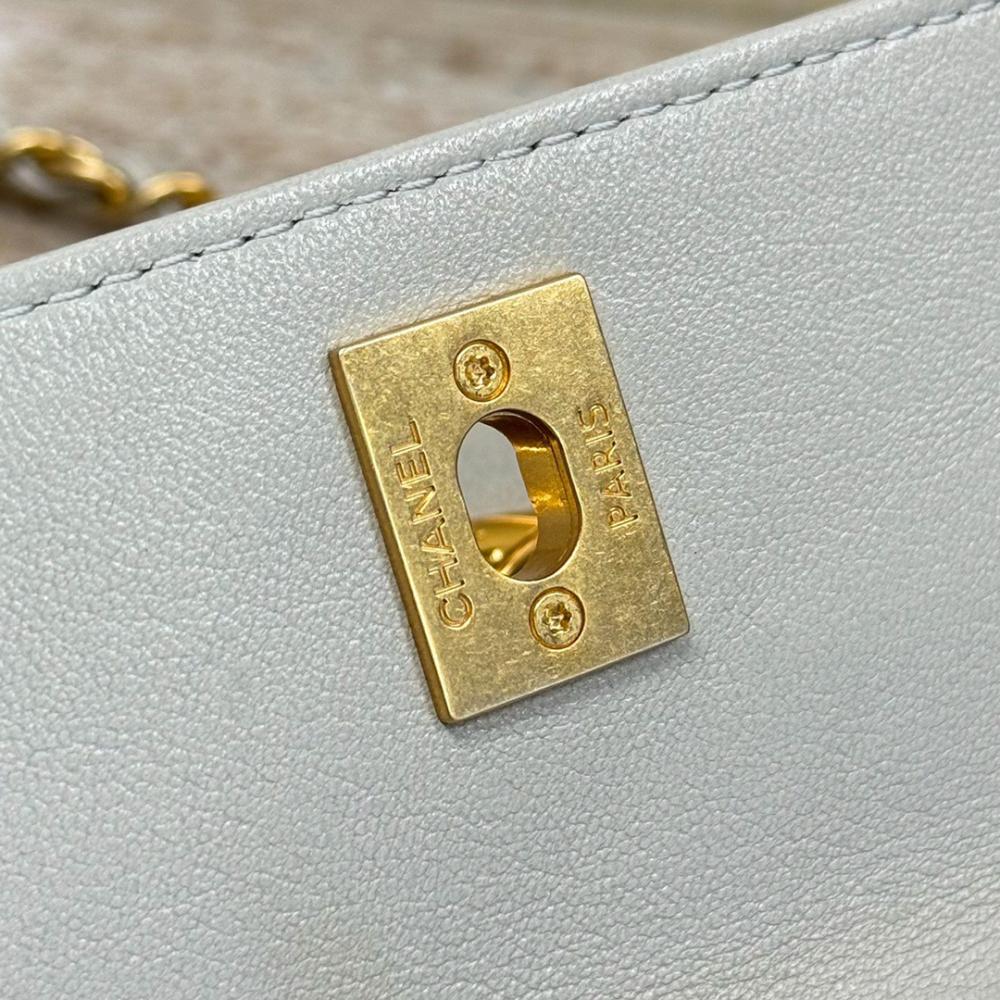 Chanel 24B Debriyaj - Glimmer of Luxury