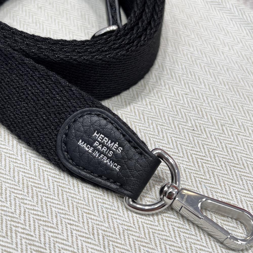 Hermès Evelyne 16cm Togo Leather Shoulder Bag