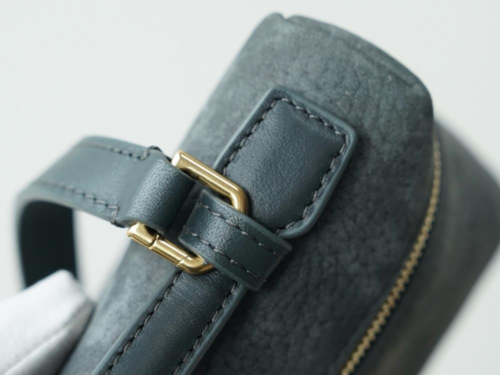 Loro Piana – Extra Pocket L19 (Grey Blue)