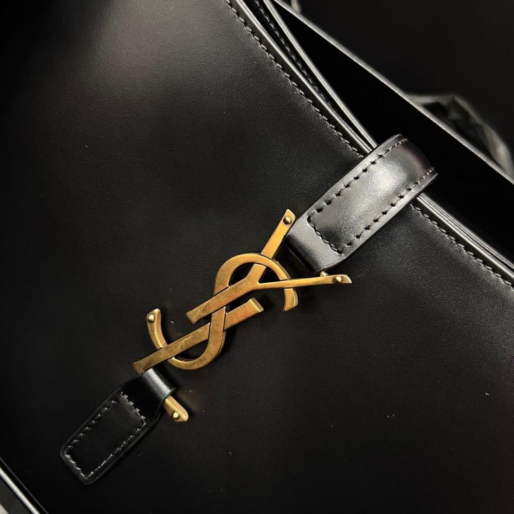 YSL Le 5 A Smooth Leather Hobo Bag