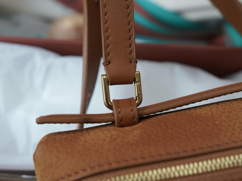 Loro Piana – Extra Pocket L19 (Camel / Light Skin Color)