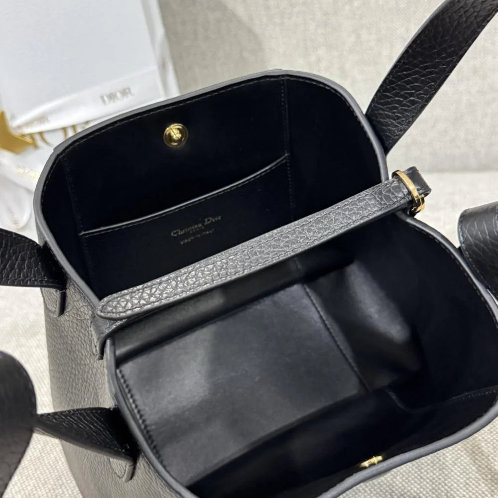 Dior İmzalı Orta Boy Kova Çanta