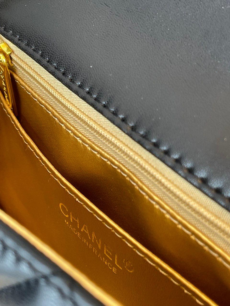 Chanel 22B Heart Charms Mini Kapaklı Çanta Siyah Kuzu Derisi - Glimmer of Luxury