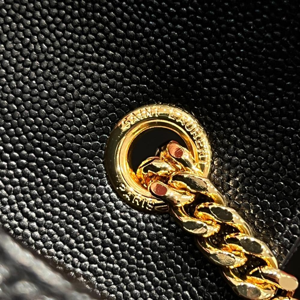 حقيبة كتف صغيرة من جلد سان لوران لوجولو