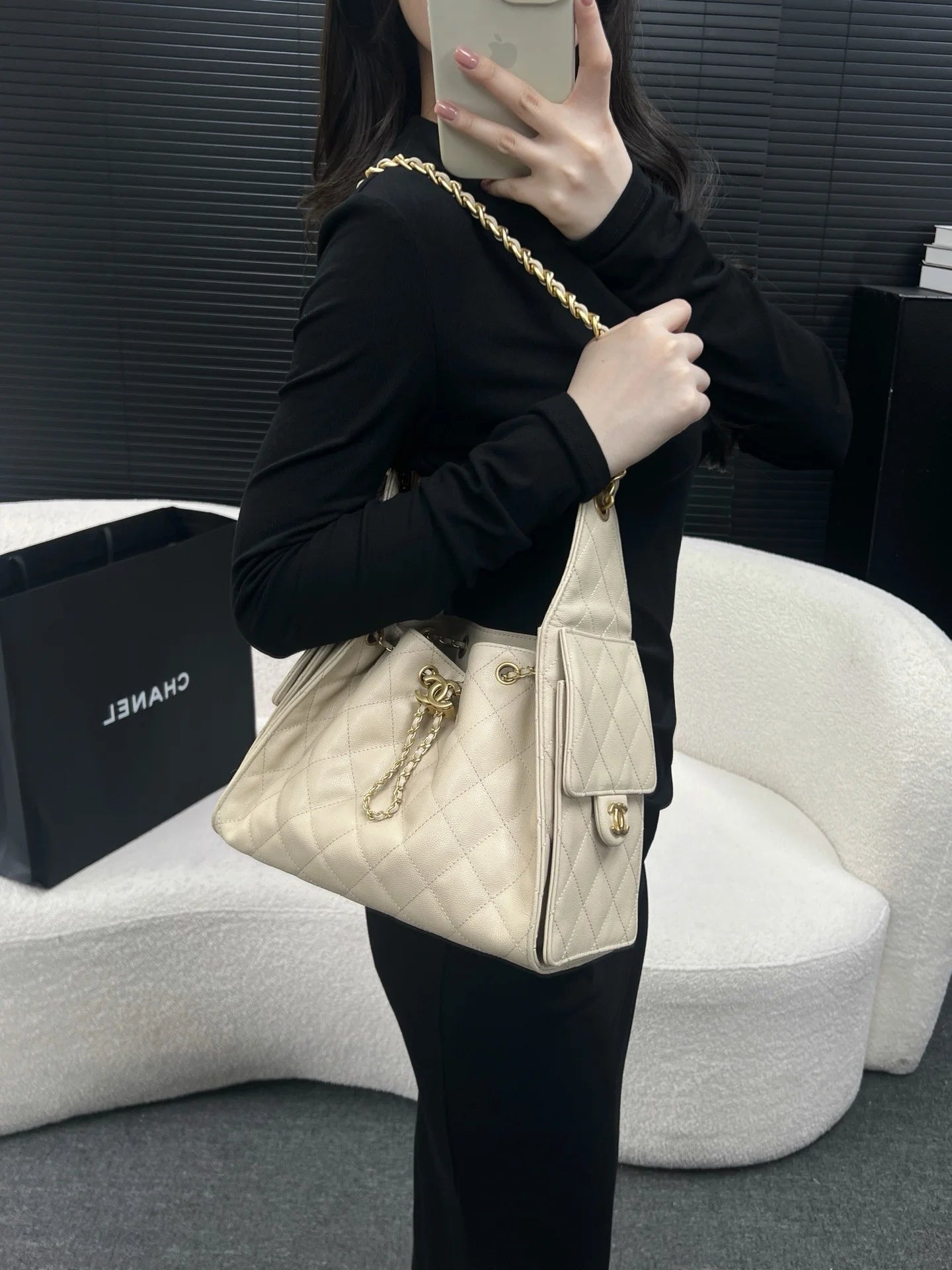 Chanel 25C Orta Boy Hobo Seyahat Çantası - Glimmer of Luxury