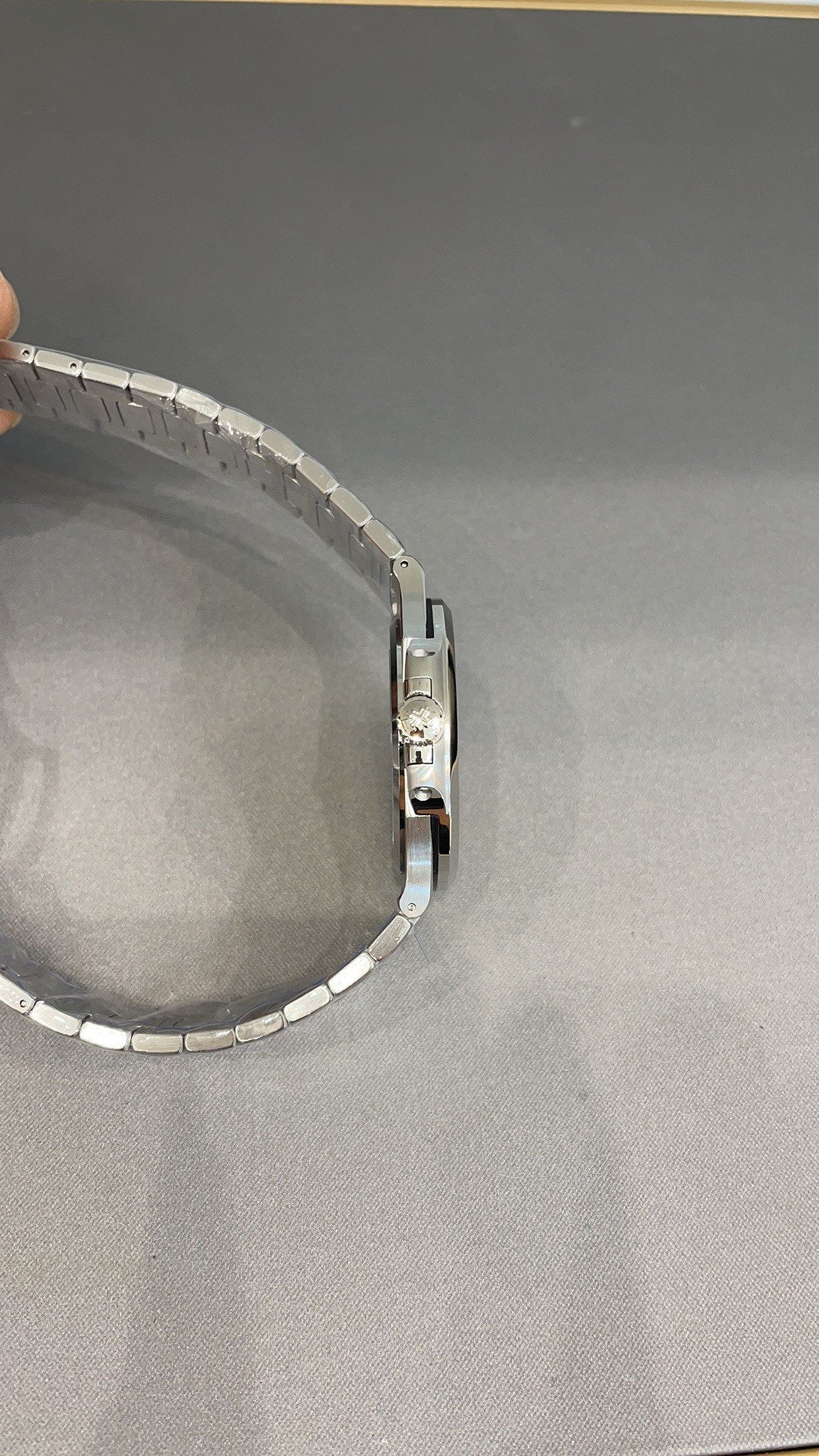 Patek Philippe Nautilus - 5711/1A-010 - Glimmer of Luxury