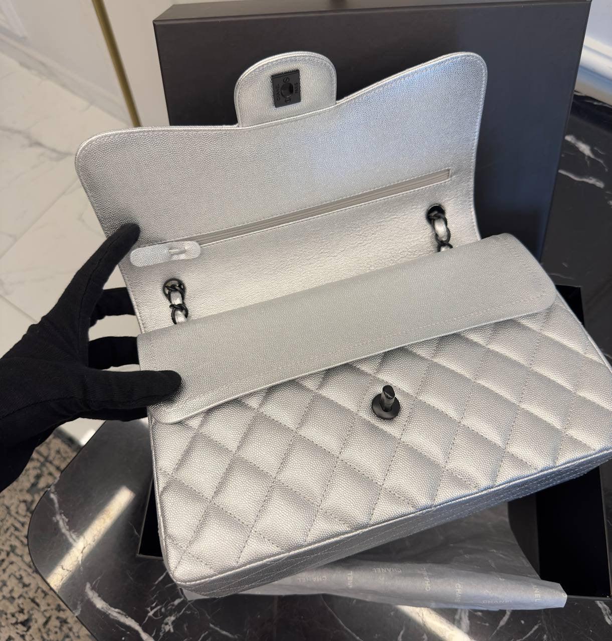 Chanel Metalik Büyük Boy Klasik Kapaklı Çanta - Glimmer of Luxury