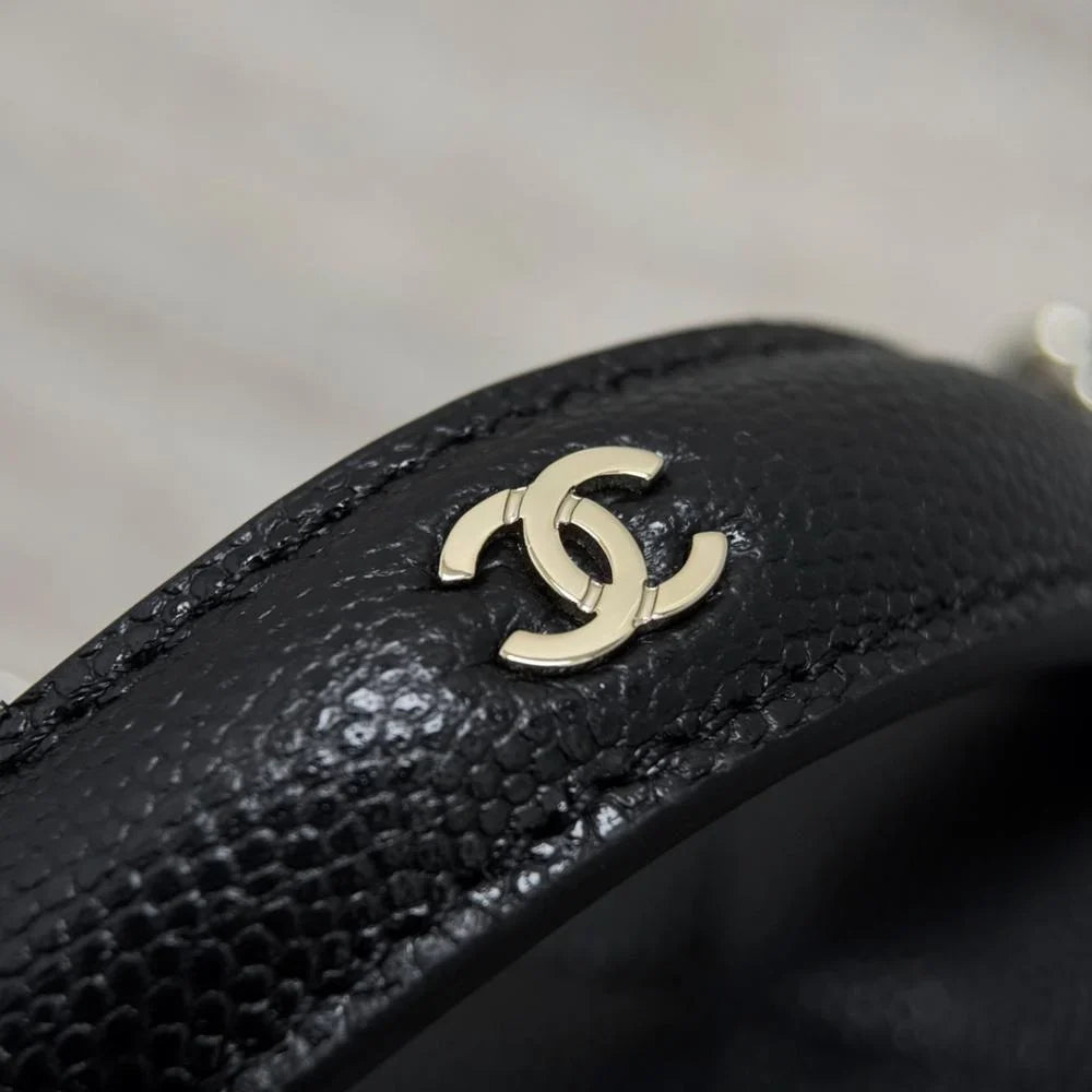 Chanel 2024/25 El Çantası - Glimmer of Luxury