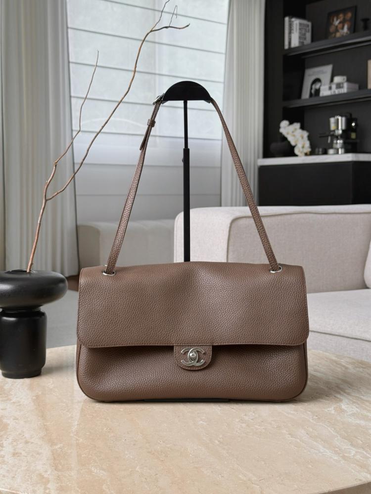 Chanel Maxi “Souplissimo” Küçük Kapaklı Çanta