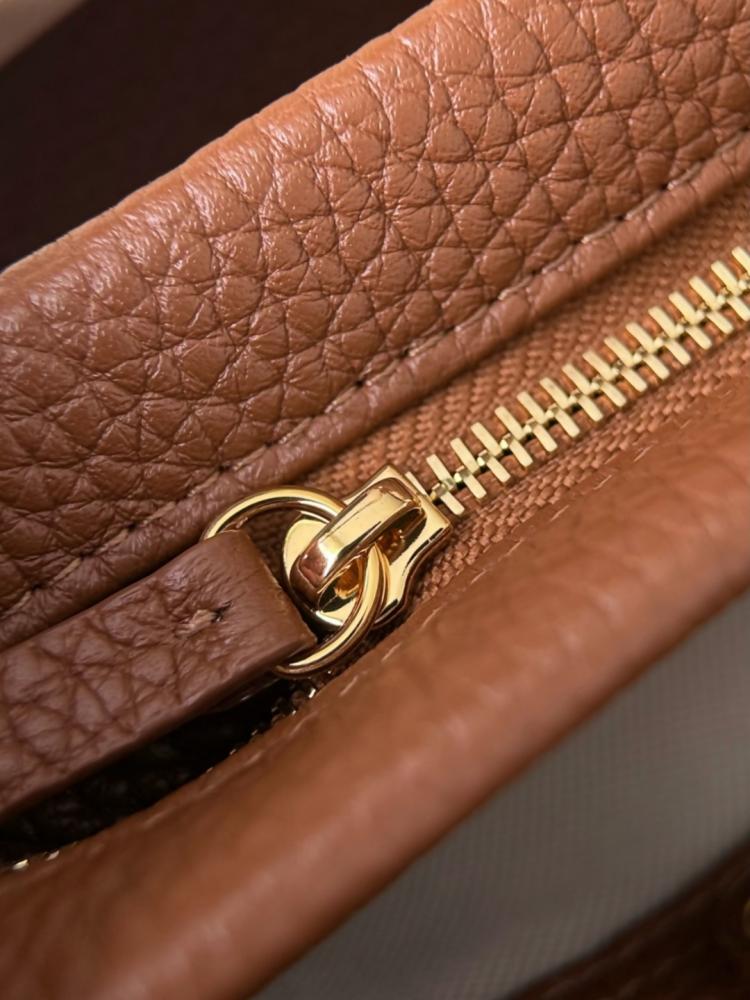 Chanel Urban Essentials Küçük Alışveriş Çantası