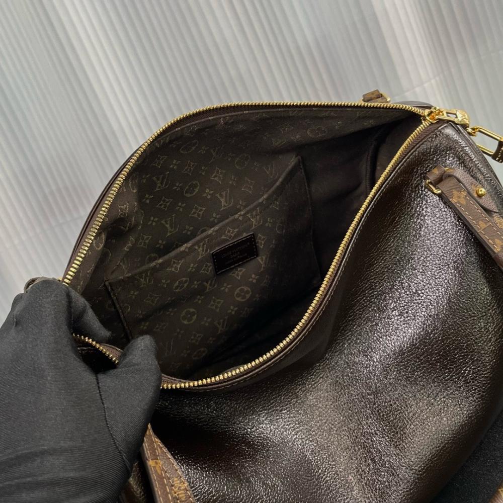 Louis Vuitton – Express MM (Black Monogram)