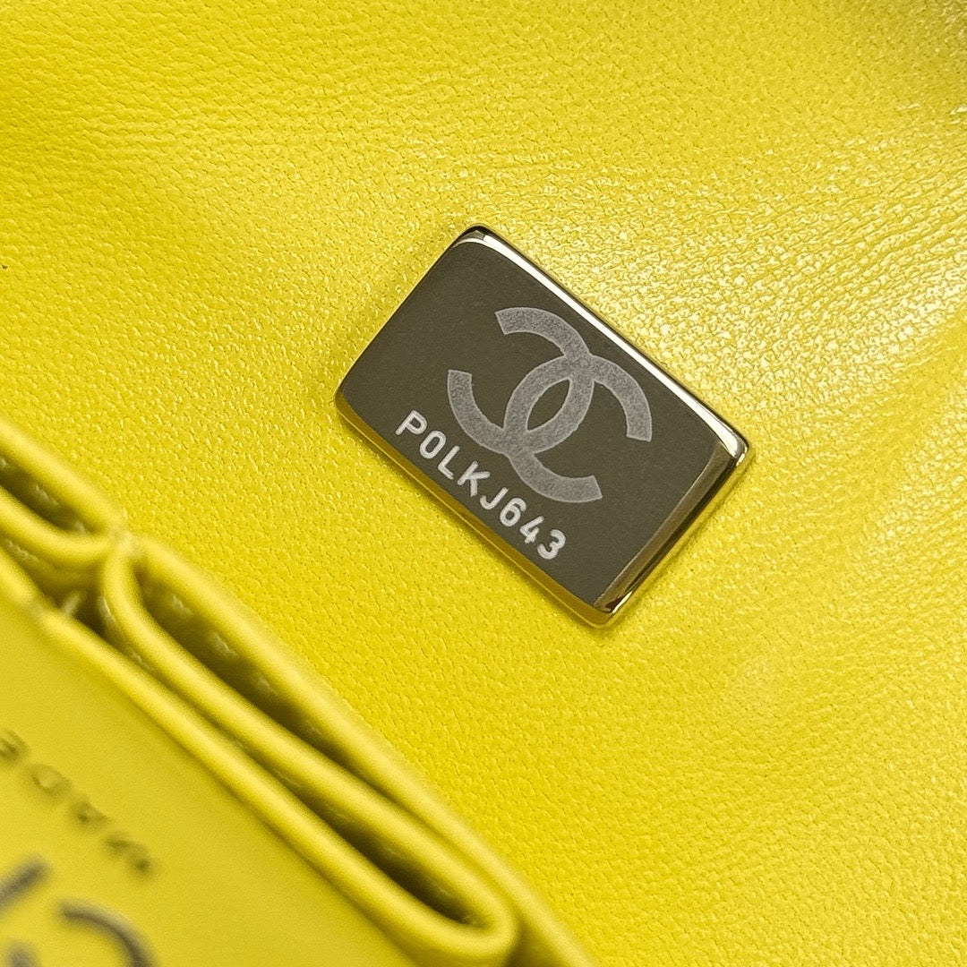 Chanel Flap Orta Boy Çanta Havyar Deri 2024 Sarı Renk - Glimmer of Luxury