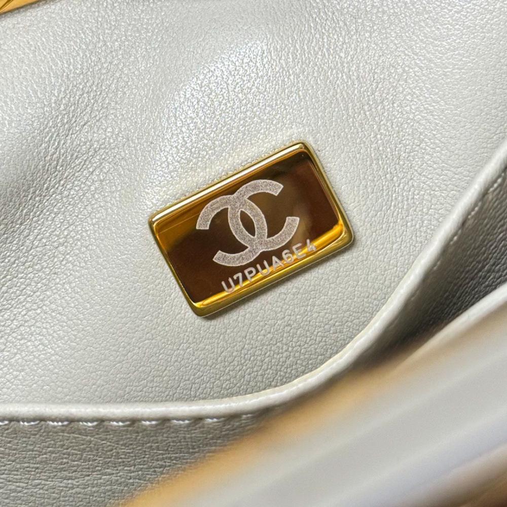 Chanel 24B Debriyaj - Glimmer of Luxury