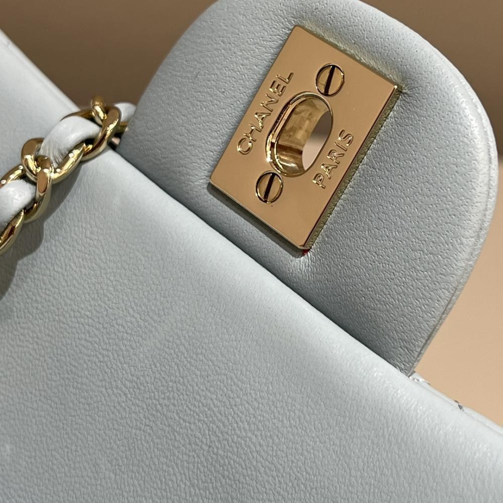 Chanel 22P Sınırlı Sayıda Mini Dikdörtgen Saplı Kuzu Derisi GHW - Glimmer of Luxury