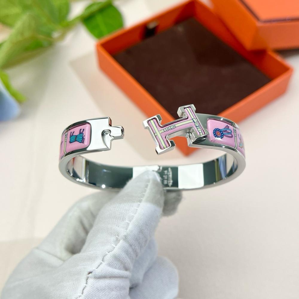 Hermès Clic H Bracelet – Ride Collection (Pink Enamel)