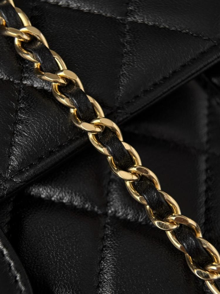 Chanel 25FW 25B Kare Sırt Çantası Zincir Üst Saplı Sırt Çantası Siyah