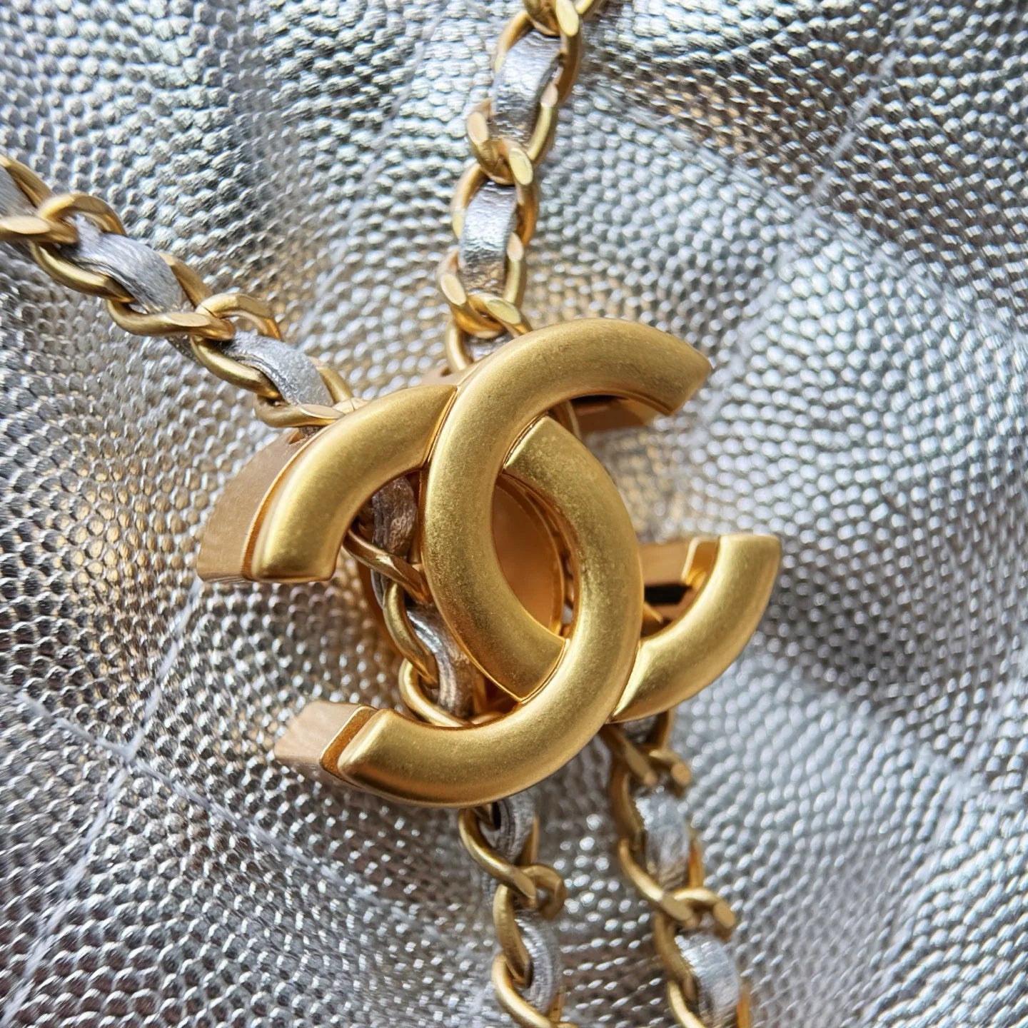 Chanel 25C Büyük Hobo Seyahat Çantası - Glimmer of Luxury