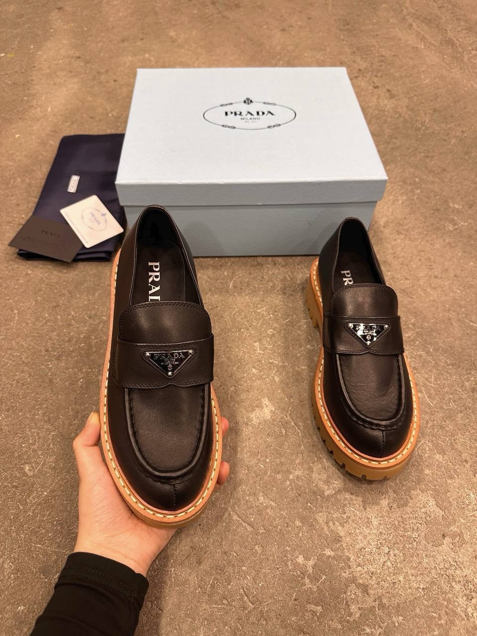 Prada Deri Mokasen - Glimmer of Luxury