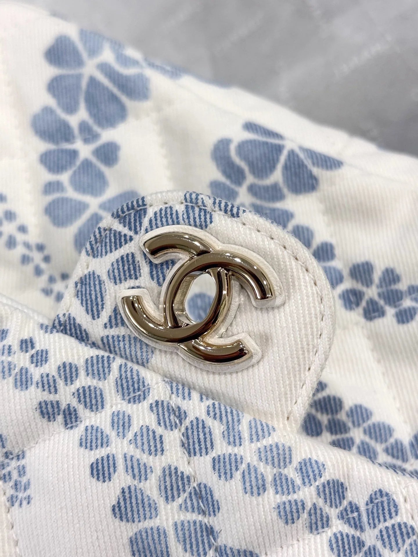 Chanel Coco Beach 2025 مجموعة حقيبة مزودة بغطاء