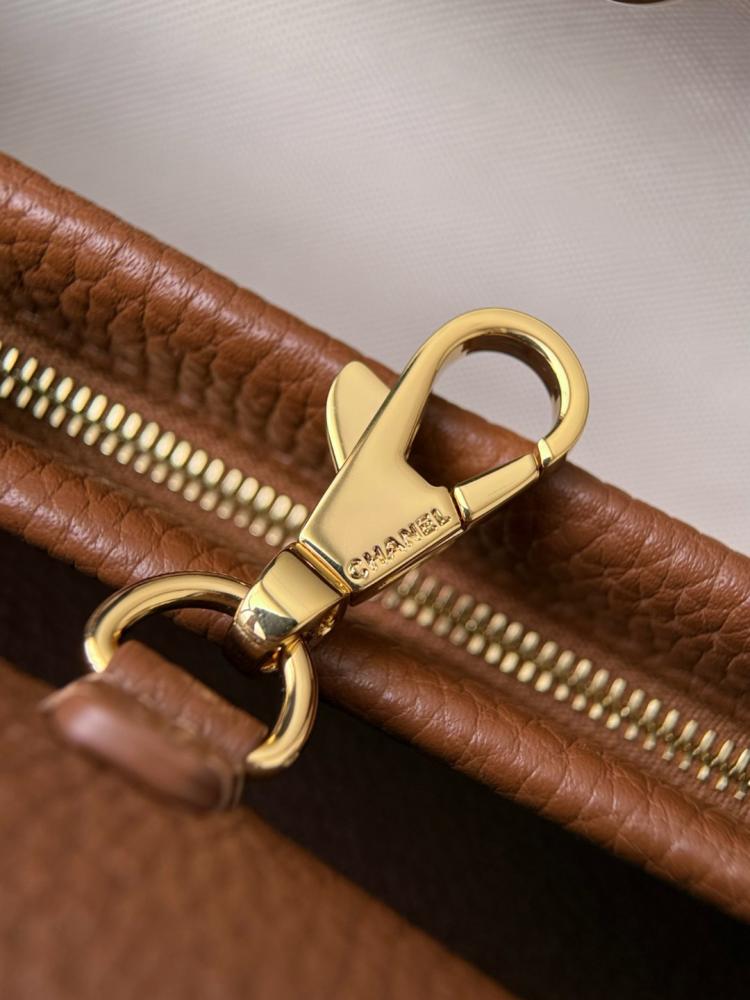 Chanel Urban Essentials Küçük Alışveriş Çantası
