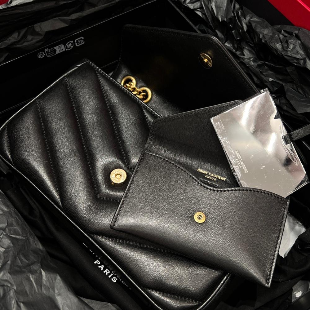 Saint Laurent MATELASSÉ Kuzu Derisindeki LOULOU Küçük Çanta - Glimmer of Luxury